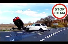 Efektowny wypadek na drodze 112 - Mercedes vs Mazda