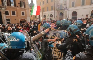 Protest restauratorów w Rzymie. Starcia z policją, wiele osób bez maseczek