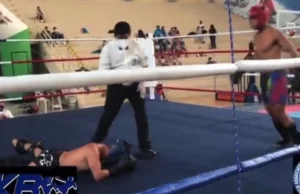 Dramat w ringu! Zawodnik padł na deski po ciosie i zmarł [WIDEO