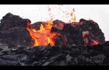 07-04-2021 Islandia - widok z drona na wybuchający wulkan.