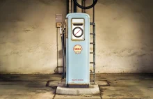 Co wpływało na zmiany cen benzyny i jaki wpływ na to miało PO i PiS?