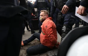 Blokada "schodów Jarosława". P. Tanajno został powalony na ziemię i zatrzymany