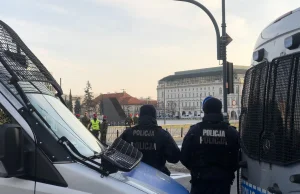 Policja blokuje cały Plac Piłsudskiego