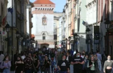 Jesteśmy po szczycie fali epidemii, ale liczba zakażeń nie będzie spadać szybko