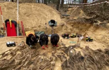 Szczątki 35 osób odnaleziono na Białołęce. W większości to kobiety i dzieci