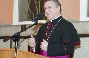 Arcybiskup Dzięga z nagrodą za "szerzenie zasad katolickich"