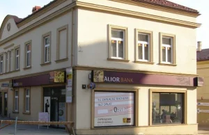 Pracownik banku z Tarnowa przywłaszczył ponad 2,5mln zł i przegrał u je u buka.