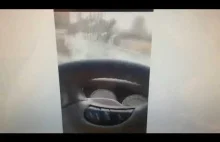 Nagrywał filmik na żywo szalejąc samochodem. Skończył na przystanku autobusowym