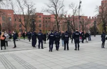 Policja przepędziła sędziów z Wrocławia. Bo zrobili zdjęcie dla Tulei, Morawiec