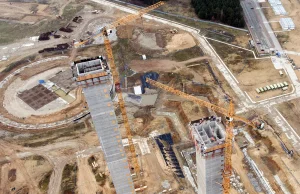 Ruszyło wyburzanie wielkich pylonów nowej (!) elektrowni w Ostrołęce