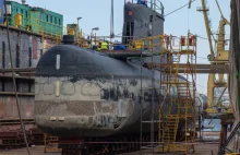 Okręt ORP Bielik w stoczni Remontowa Shipbuilding podczas demontażu...