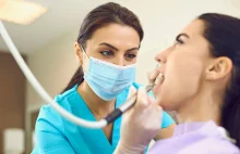 Zapalenie dziąseł i inne problemy z zębami to otwarta droga dla koronawirusa