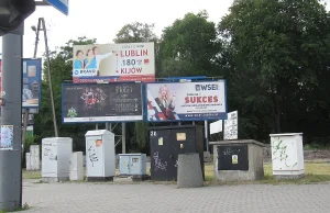 Skrzynki z instalacji, billboardy... esencja polskich miast?