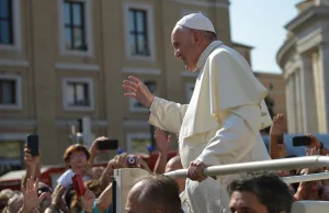 Prokuratura bada, czy papież Franciszek obraża uczucia religijne Polaków