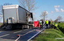 Tragiczny wypadek. Kierowca spłonął w zmiażdżonym samochodzie