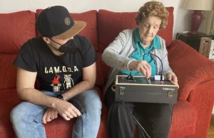 Wnuk zbudował dla 96-letniej babci niezwykły sprzęt do komunikacji.