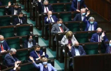 Sondaż: PiS odzyskuje poparcie, ale wśród młodych traci niemal wszystko