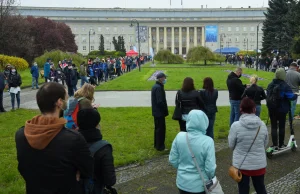 Więcej chętnych na szczepienie. Gorzej u Hołowni, fatalnie w Konfederacji.