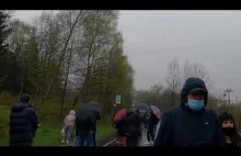 Kilkusetmetrowa kolejka do punktu szczepień w Parku Śląskim w Chorzowie
