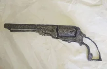Colt Baby Dragoon z 1848 roku i inne artefakty znalezione w centrum Lubania