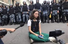19latka w Rosji przed sądem za czytanie konstytucji policjantom