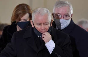 Jarosław Kaczyński bez maseczki w kościele. Policja nie ukarze uczestników