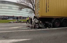 Pijany kierowca ciężarówki zmiażdżył toyotę. "To cud, że kierowca żyje"