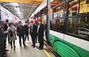 Burmistrz Iasi przyglądał się produkcji tramwajów PESA Bydgoszcz dla...