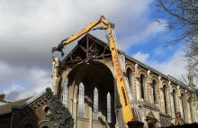 We Francji co dwa tygodnie powstaje meczet, a niszczony jest jeden budynek...