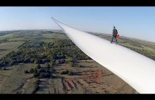 Skok z elektrowni wiatrowej