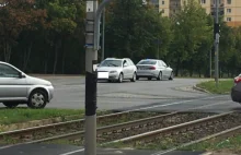 Policjant spał pijany w samochodzie. Stracił pracę i został oskarżony