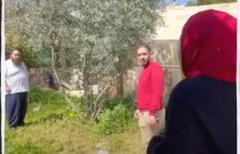 Wideo pokazuje izraelskiego osadnika próbującego przejąć dom Palestynki