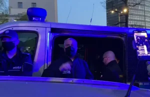 Pilne - Policja cały czas blokuje wejście do klubu Wolność