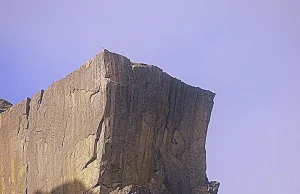 Legendarny klif Preikestolen od dołu. Zdjęcia, jakich nigdzie nie zobaczysz