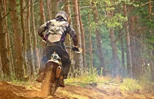Jazda motocyklem po lasach może być legalna. Wypełnij ankietę Lasów...