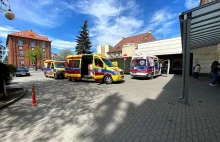 Kryzys na SOR w Opolu. Karetki z pacjentami czekają od rana przed szpitalami