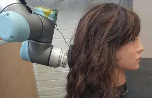Roboty zastąpią fryzjerów? Ten wynalazek z MIT potrafi już rozczesywać...