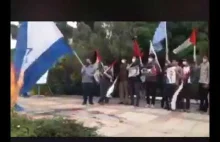 Irańczyk pali izraelską flagę