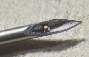 Powstał najmniejszy na świecie chip, który można wszczepić w ciało człowieka