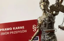 Skrępował taśmą i podpalił partnerkę. Teraz stanie przed sądem