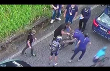 Giro d"Italia - skandaliczna sytuacja! Auto potrąciło kolarza.