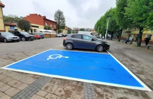 Zrewitalizowany plac w centrum miasta przerobiony na płatny parking!