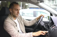 Ford zbadał jak słuchanie muzyki przez słuchawki wpływa na reakcję kierowców