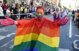 Francja: Demonstracja LGBT odwołana z powodu rasizmu.