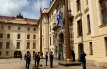 Na zamku w Pradze w ramach solidarności zawisła flaga Izraela