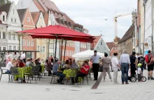 MELANŻ: Od północy w całej Polsce legalne picie w ogródkach restauracji.