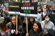 Tysiące ludzi maszeruje na ambasadę Izraela w Londynie