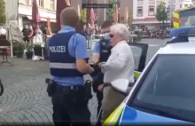 Niemcy: Starsi ludzie zakuwani w kajdanki za karę, że siedzą na świeżym powietrz