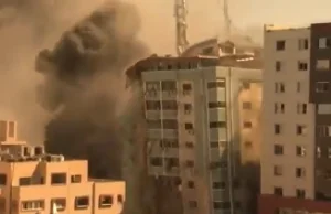 Izrael zniszczył budynek w którym mieściły się biura prasowe Associated Press.