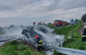 Bohater z Olsztyna uratował mężczyznę z płonącego samochodu